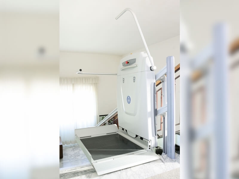 Plattformlifte für Rollstuhlfahrer mit Treppen